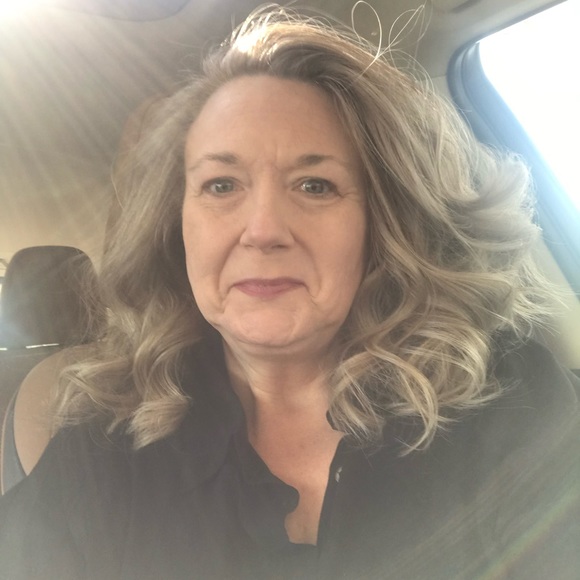 Meet your Posher, Amanda - Picture 3 of 4